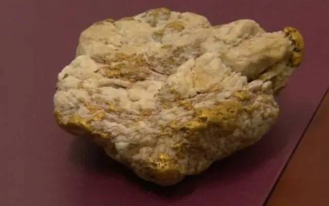 Kayanın içerisinde külçeyle altın buldu! Değeri tam 160 bin dolar: Nasıl keşfettiğini duyanlar dedektörüne sarıldı 3